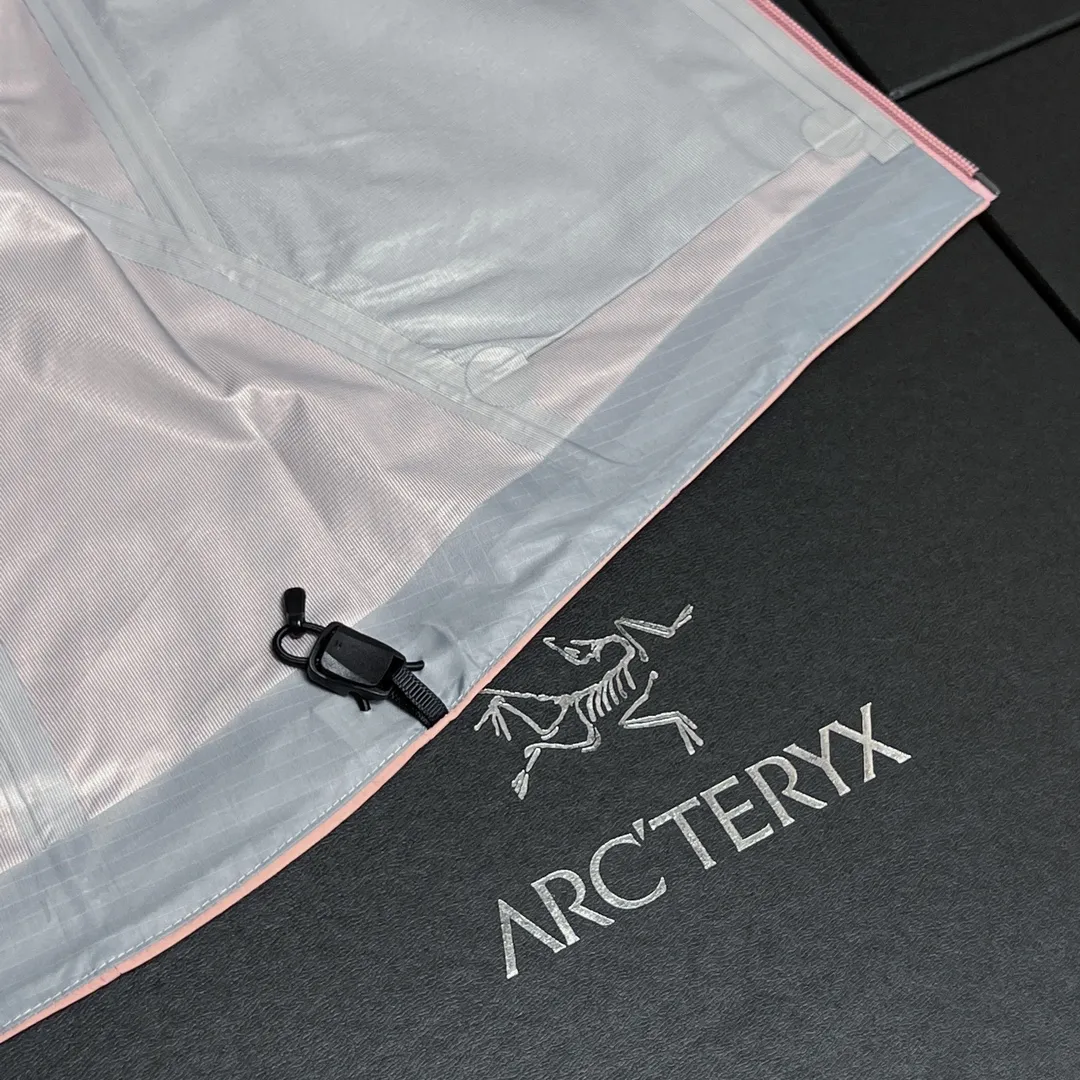 ARC‘TERYX BETA LT GORE-TEX Jacket-Men's Yb 3D ， Tri-Durance ， ） Factory 📃 🔍 ， YKK ， ， ， 。 Beta LT ， 。 bluesign@ N 13LGORE-TEX ， Wear-Resistant， 、 Breathable， 。 Storm Hood™ ， Water Tight™ ， ， ， 。 ，VISLON ， Velcro ， Zip-in， ARC TERYX BETA： 。 LT ： ， Wear-Resistant。 GORE-TEX： 、 、Breathable 。 BRTA LT Arc’teryx ， ， ， 。 ：Black Retro Size：S/M/L/XL/XXL ： 81 83 86 88 90 ：117 122 128 132 136 ： 59 61 64 66 68 ： 53 55 58 60 62 S 80-120 M 110-150 L 140-170 XL 160 XXL 180 os ～